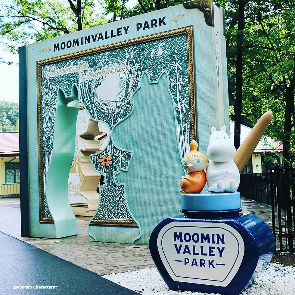 ローチケ（ローソンチケット）さんのインスタグラム写真 - (ローチケ（ローソンチケット）Instagram)「#ムーミンバレーパーク（ @moominvalleypark ）1デーパス🎫販売中💐 #ローチケ  今月で1周年✨を迎えた #メッツァビレッジ （ @metsavillage ）では🎅 #クリスマスマーケット を展開中🦌メッツァ内にあるムーミンバレーパークでは初めての #冬のイベント 🎄「 #WINTER #WONDERLAND in #MOOMINVALLEYPARK 」が今週末の11月30日(土)よりスタートします✨  ローチケでは入園チケットを販売中🎶 現在、アトラクションも乗れるチケット🎫1デーパスを購入した方の中から抽選で約80センチサイズの #ムーミン #ぬいぐるみ をプレゼント🎁 応募方法ほか詳しくは 「ムーミンバレーパーク　ローチケ」でネット検索📲 ©Moomin Characters™」11月27日 12時35分 - lawson_ticket