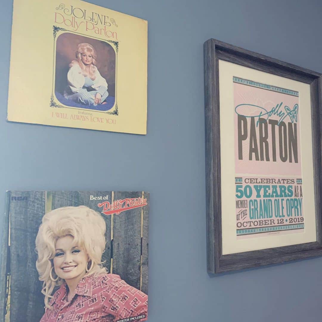 ベイビー・バッシュさんのインスタグラム写真 - (ベイビー・バッシュInstagram)「Dolly is A National Treasure! #dollyparton #RespectTheRespectable」11月27日 12時37分 - babybash