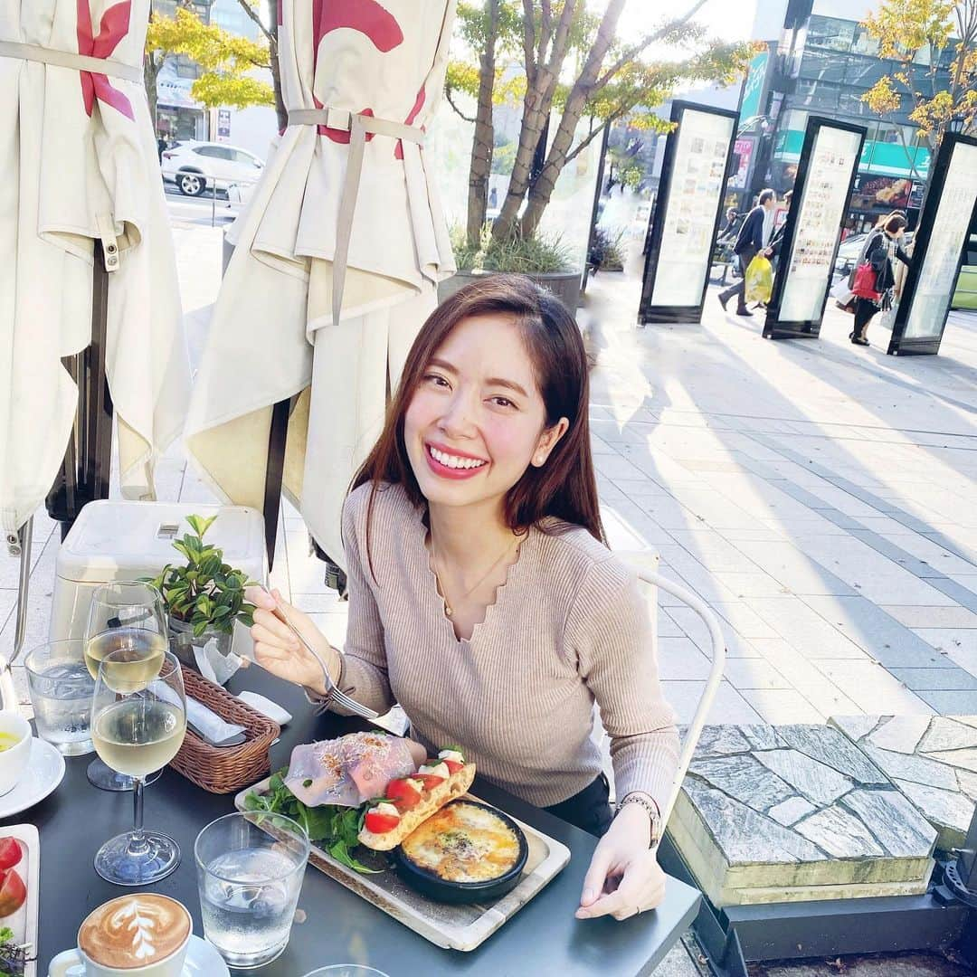 May Pakdee メイ パクディさんのインスタグラム写真 - (May Pakdee メイ パクディInstagram)「The other day when Tokyo was so warm ☀️✨we thought it could be the last chance to have lunch outside like this. 🏃🏻‍♀️🏃🏻‍♀️ to #roppongi 🥰✨　#wewinlife #ha! . . . . 先日温かった日✨チャンスだと思ってお仕事後すぐ#テラスランチ に行きました。#幸せな時間  #オービカ #オービカモッツァレラバー #obica #obicamozzarellabar #tokyo #midtown」11月27日 12時52分 - maypakdee