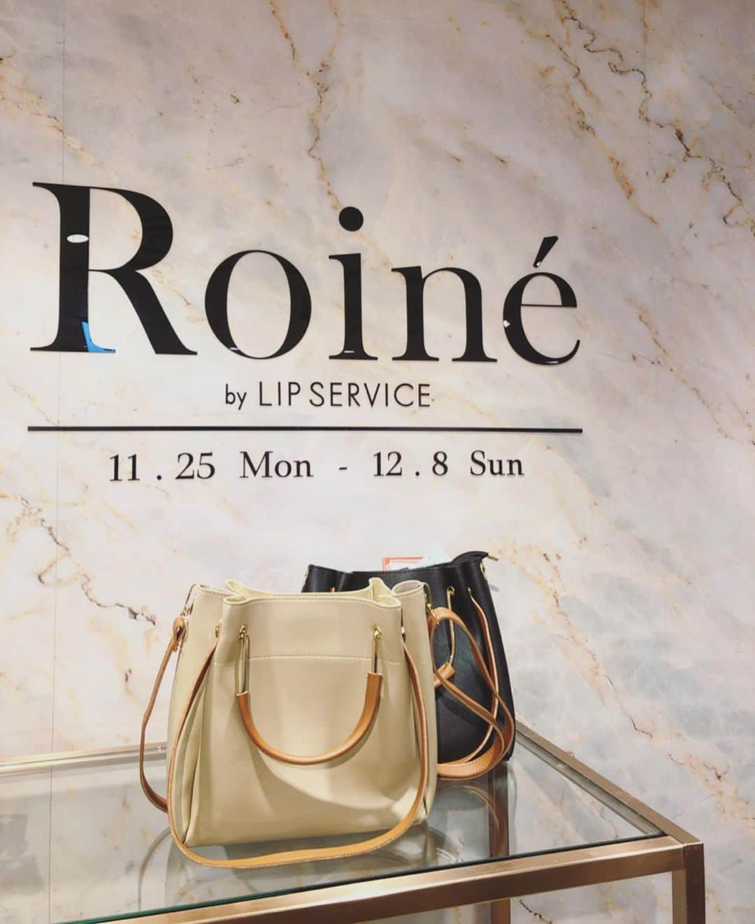 東條恭子さんのインスタグラム写真 - (東條恭子Instagram)「. Shopping at...💓💗 Roine by LIPSERVICE( @roine_official )が ルミネエスト新宿に期間限定オープン中🎶 大人可愛いお洋服がたくさんでっ♡ 本気モードのお買い物が始まりました(笑) 限定ショップは12月8日(日)まで💕 . . . #roine_official #chao_app #coordinate #fashion #japan #tokyo #tokyogirl #japanese #japanesegirl #elegant #ファッション #コーデ #綺麗めコーデ #きれいめコーデ #大人可愛いコーデ #大人可愛い #おしゃれさんと繋がりたい #エレガント #エレガントコーデ #ルミネエスト #ルミネエスト新宿 #期間限定 #期間限定ショップ #デートコーデ」11月27日 12時48分 - kyoko_tojo