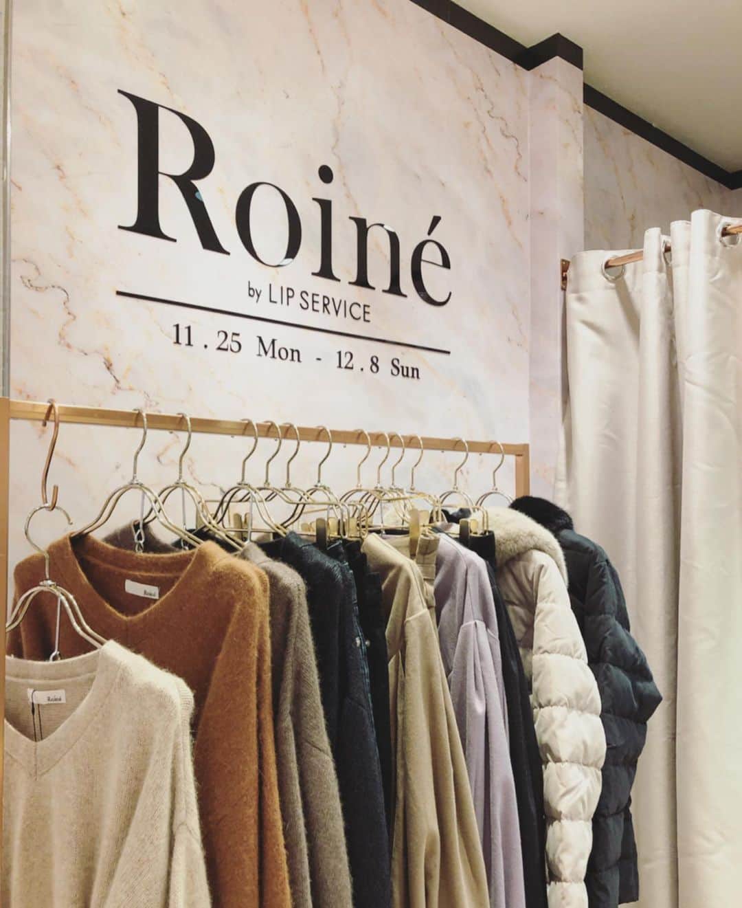 東條恭子さんのインスタグラム写真 - (東條恭子Instagram)「. Shopping at...💓💗 Roine by LIPSERVICE( @roine_official )が ルミネエスト新宿に期間限定オープン中🎶 大人可愛いお洋服がたくさんでっ♡ 本気モードのお買い物が始まりました(笑) 限定ショップは12月8日(日)まで💕 . . . #roine_official #chao_app #coordinate #fashion #japan #tokyo #tokyogirl #japanese #japanesegirl #elegant #ファッション #コーデ #綺麗めコーデ #きれいめコーデ #大人可愛いコーデ #大人可愛い #おしゃれさんと繋がりたい #エレガント #エレガントコーデ #ルミネエスト #ルミネエスト新宿 #期間限定 #期間限定ショップ #デートコーデ」11月27日 12時48分 - kyoko_tojo