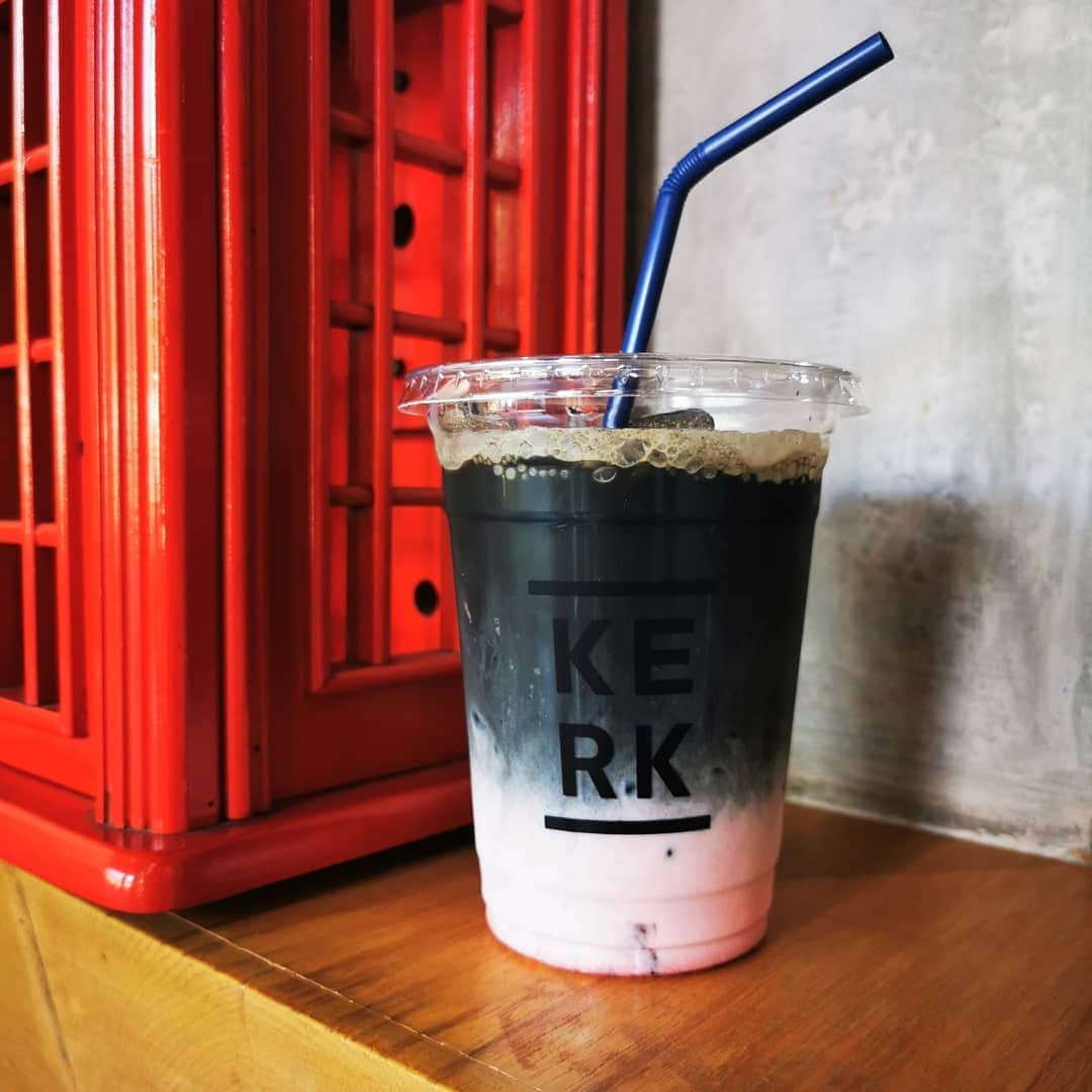 脇田恵子さんのインスタグラム写真 - (脇田恵子Instagram)「Charcole strawberry coffee ☕ 🍓.」11月27日 13時15分 - keiko_wakita3