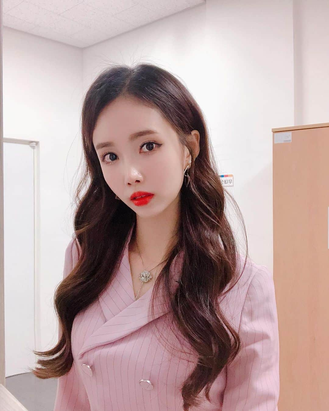 リンジさんのインスタグラム写真 - (リンジInstagram)「#하루에도몇번씩#감사하기#pinksuit」11月27日 13時19分 - linzy_minji