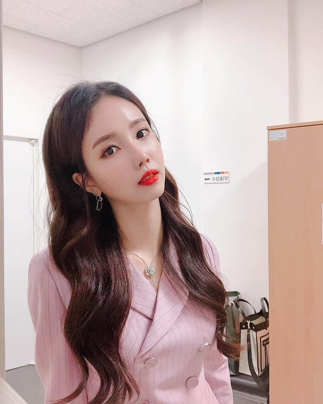 リンジさんのインスタグラム写真 - (リンジInstagram)「#하루에도몇번씩#감사하기#pinksuit」11月27日 13時19分 - linzy_minji