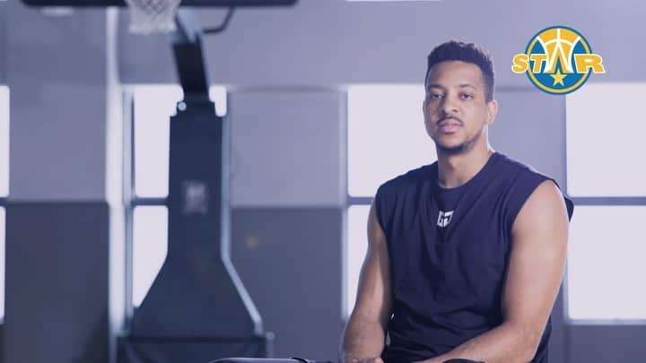デイミアン・リラードのインスタグラム：「🚨Hoopers in China: make sure you subscribe to @ustarsports. @ustarsports is a sports training app created to help hoopers in China learn from the best in the game. @3jmccollum just released his classes and I’ll be recording and releasing my classes soon. Visit ustarsports.com/ustar and the @ustarsports IG page for more details. 🏀」