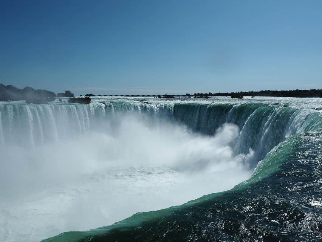 IMALUさんのインスタグラム写真 - (IMALUInstagram)「初 #ナイアガラの滝 すご！ 船で滝の近くまで行くのは完全アトラクション。別世界行きます。ぜひ体験してほしい。  #BS12 の「NEXT TRiP～IMALU・心輝くカナダ旅～　後編」が明日OAということで...まだまだ出しきれてないカナダの写真をポスト。 #Canada #NiagaraFalls  #NoFilter #カナダ」11月27日 13時40分 - imalu_0919