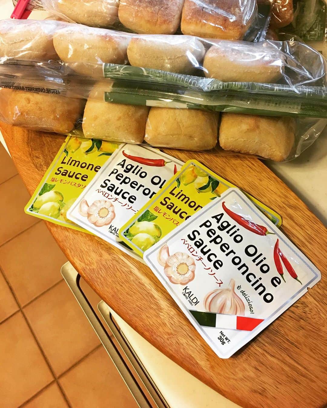 のインスタグラム：「パスタソースとの出会い #レモンソルトソース #ぺぺロンチーノソース 気にいっちゃった。」