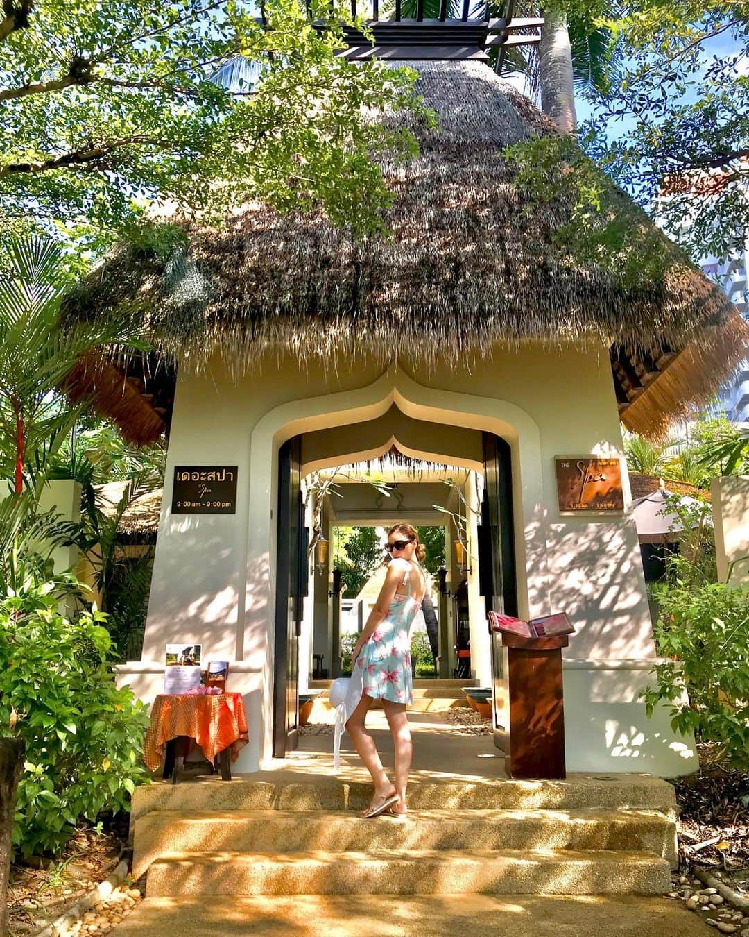 太田エイミーのインスタグラム：「The beautiful spa @movenpickkaronbeach I went twice during my stay! Once for a moisturizing facial and then for a head neck shoulder massage. . . . . @movenpickhotels #movenpickkaronbeach #movenpickhotel #karonbeach #phuketthailand #phuket #familyholiday #travelblogger #travelgram #travelphotography #travellog」