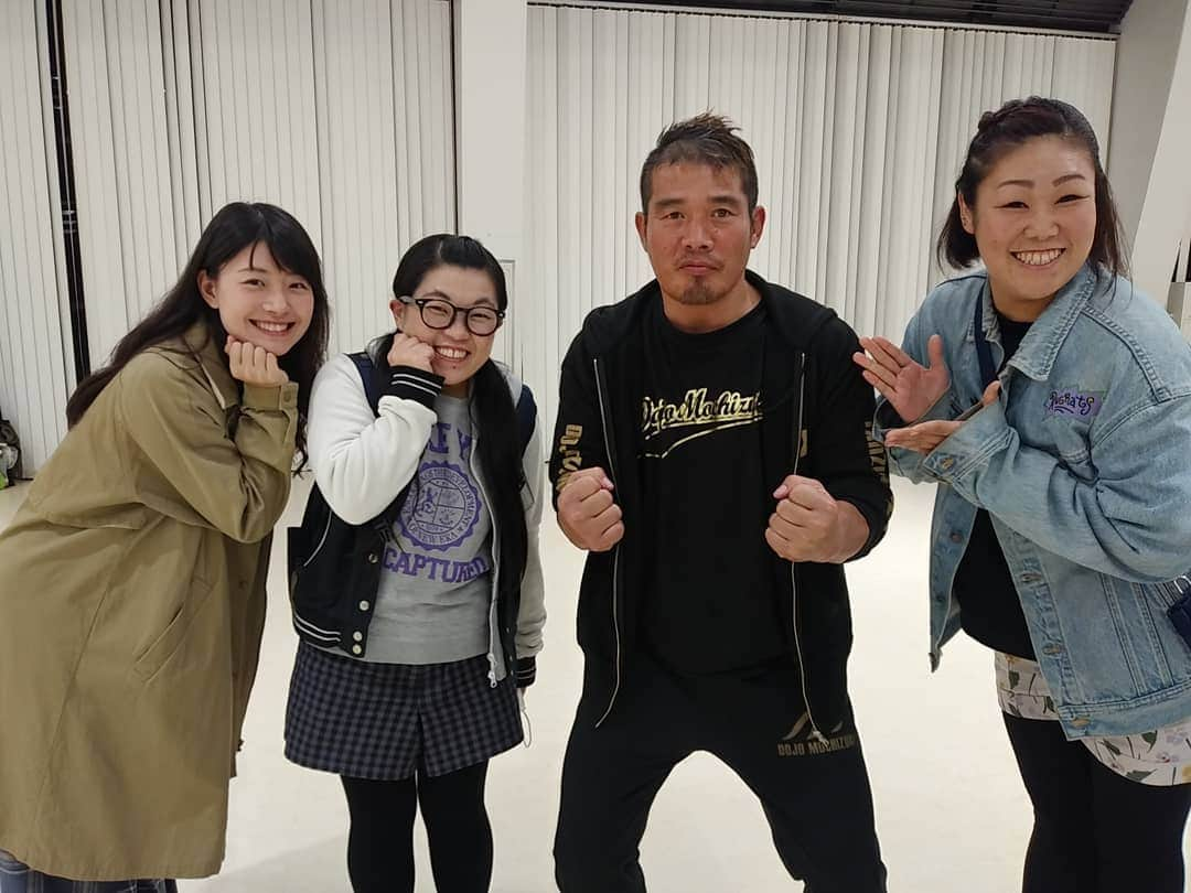 ぢゃいこさんのインスタグラム写真 - (ぢゃいこInstagram)「昨日は、久々のドラゴンゲートプロレス観戦。 興奮した！叫んだ！楽しんだ！ 観戦中でも、たんぱく質補給は忘れずに✨ そして、観戦後には、私の憧れ むちむちボディーのモッチーこと 望月成晃選手にご挨拶させて頂きました🙌 そして、土井成樹選手、斎藤了選手にも✨ ありがとうごぢゃいました🐷✨ 素敵な筋肉見てモチベーション上がった!!!!!!!! #ドラゴンゲート　#DRAGONGATE  #プロレス観戦　#プロレス #prowrestling #望月成晃 選手　#土井成樹  選手　#斎藤了 選手」11月27日 13時54分 - dyaimeshi