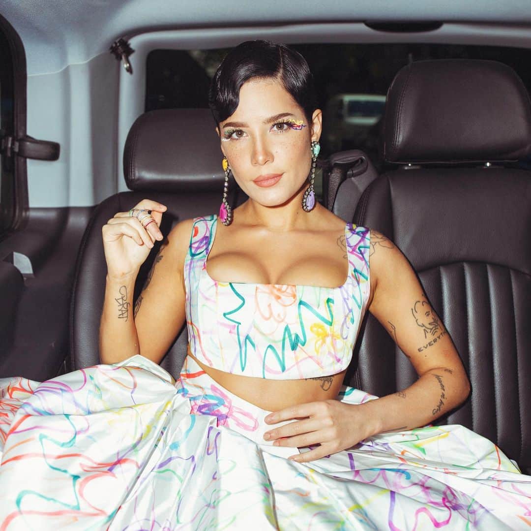 Halseyのインスタグラム：「she comes in colors. (And @collinastrada ) 📷: @yasi」