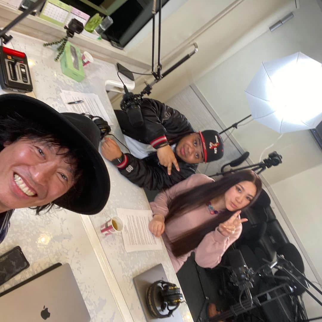 日野賢二さんのインスタグラム写真 - (日野賢二Instagram)「I'll be on Pharcyde TV/R2 Radio next month！ played 2songs from my CD Live and 1 surprise Jam w/Roro and Risa!」11月27日 23時29分 - jinobass