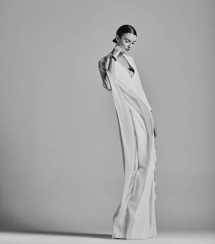 ホルストンのインスタグラム：「Our white flounce jumpsuit pictured in @FlanelleMagazine - photo by @danjordanphoto, styling by @tanyatauthongkass」