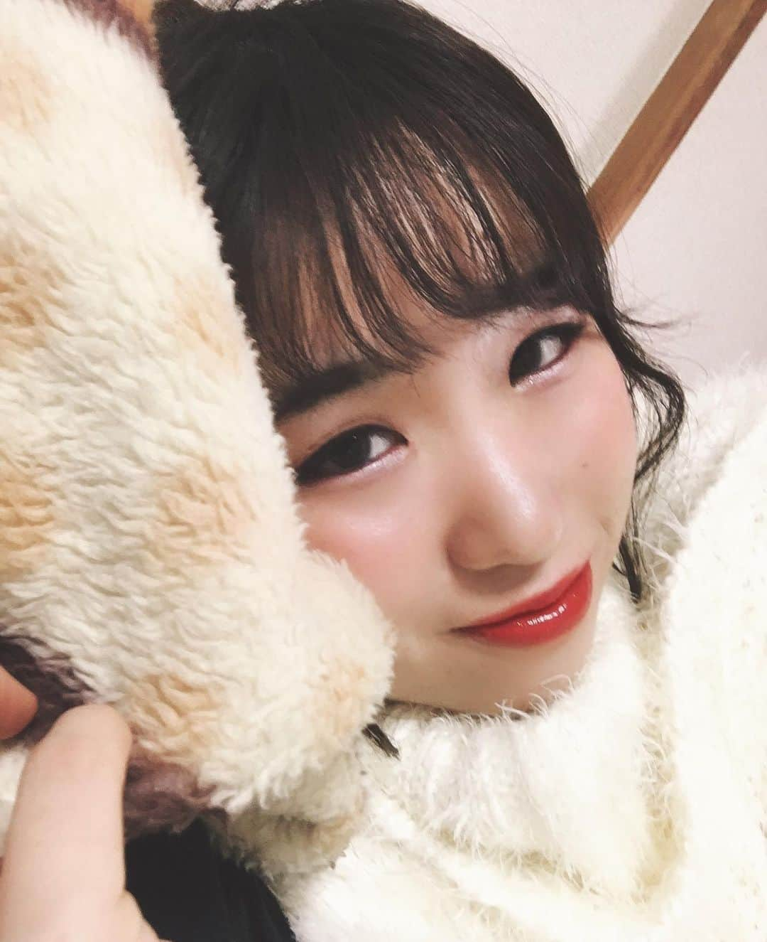 鈴木美南海さんのインスタグラム写真 - (鈴木美南海Instagram)「お疲れ様でした🤭💕 最近寒いのでみなさん風邪には気をつけて🤧 今日もふかふかのお布団で寝ます😴 よーしっ！ ご飯だーべよっ🍚😋 ． #女優 #役者 #actor #夢 #dream #田舎者 #山形 #渋谷 #池袋 #新宿 #東京 #shinjuku #shibuya #tokyo #可愛くなりたい #メイク研究 #メイクアップ #赤リップ女子 #赤リップ #お洒落さんと繋がりたい #お洒落 #お洒落になりたい #お洒落好き #おしゃれ #オシャレ #いいね返し #いいねした人で気になった人フォロー #いいね歓迎 #フォロー #フォロー歓迎」11月27日 23時24分 - u_minami_official