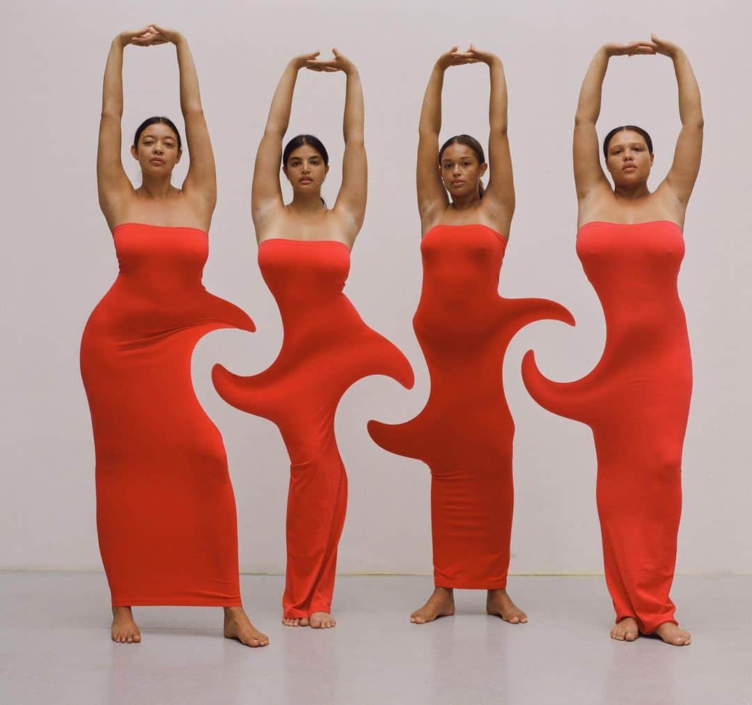 ナオミ・シマダのインスタグラム：「4x🌹by @carlota_guerrero @numeroberlin」