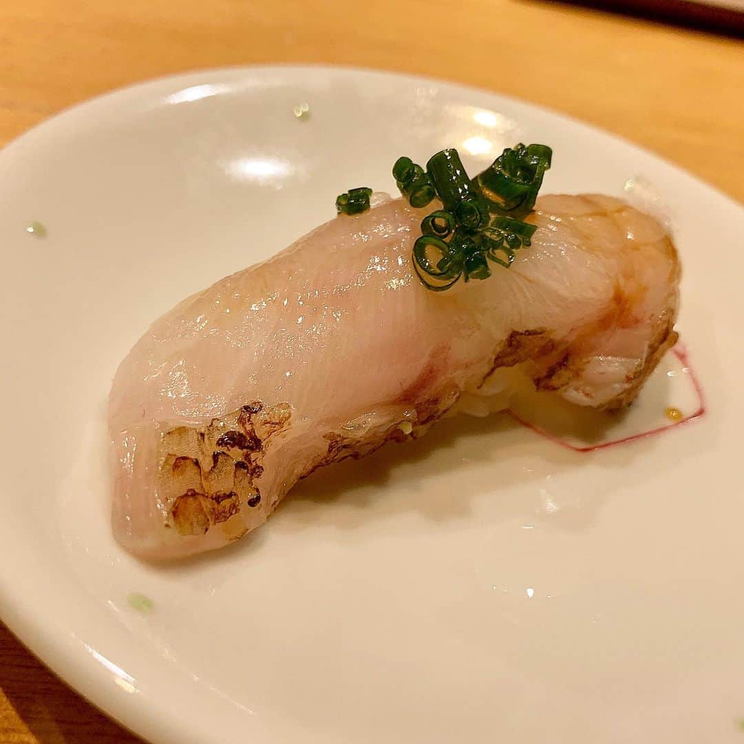 高瀬友規奈さんのインスタグラム写真 - (高瀬友規奈Instagram)「We won’t stop exploring SUSHI🤟🏼 ・ ・ ・ #sushi#kanazawa#trip」11月27日 23時34分 - yukina_731
