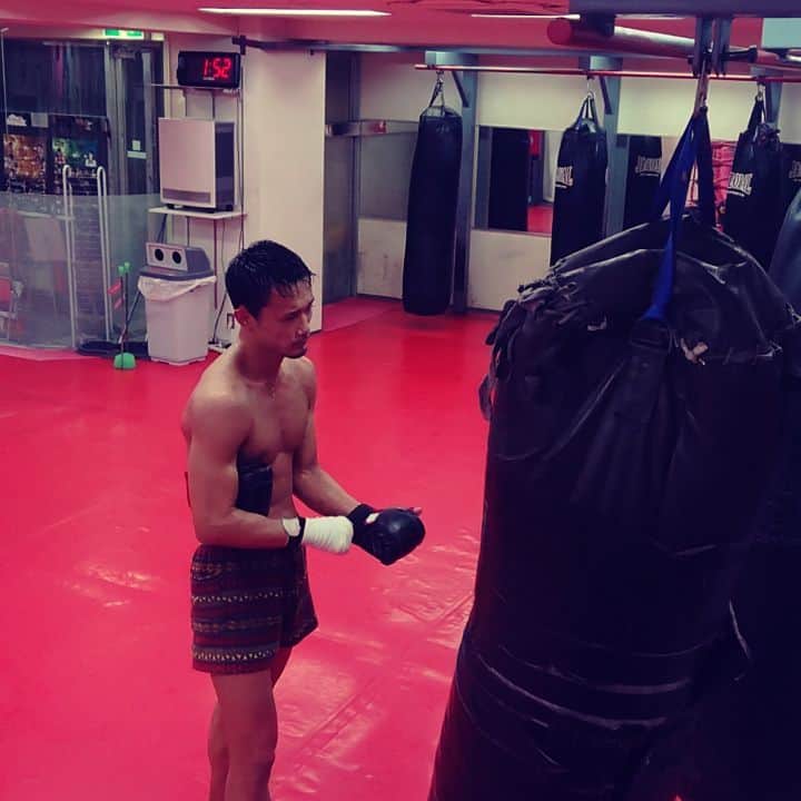 梅野源治のインスタグラム：「明日も頑張ろうか👊👊 #muaythai #training」
