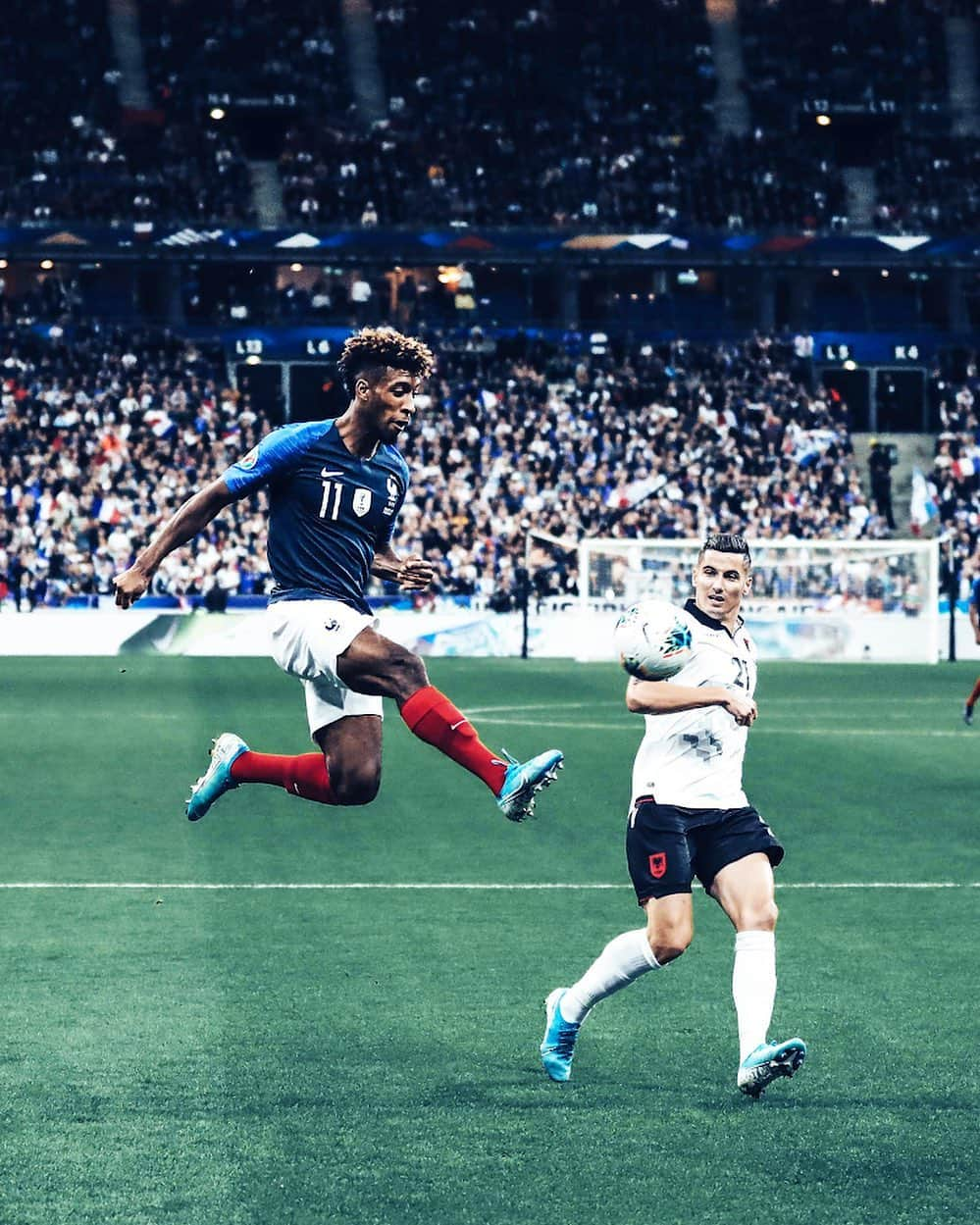 サッカー フランス代表チームさんのインスタグラム写真 - (サッカー フランス代表チームInstagram)「Air Coman ! 🚀 #FiersdetreBleus @king_coman」11月27日 23時53分 - equipedefrance