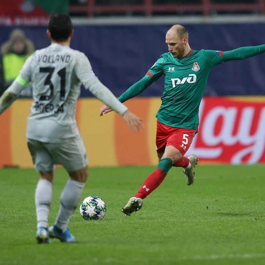 のインスタグラム：「Disappointing result yesterday! But let’s keep our head up! Sunday is the next chance to show our real @fclokomotiv face!」