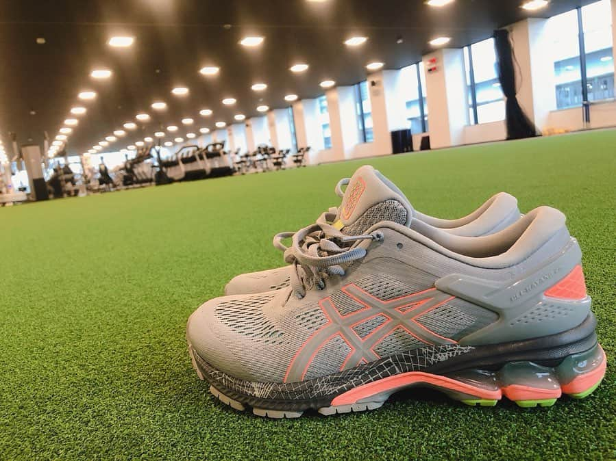 内藤夏紀のインスタグラム：「ASICS Sports Complex 🏋️‍♀️ . . 最近openした、豊洲にある低酸素トレーニングジム！！ 標高3000m−2000mの環境のなかで効率的なトレーニングができる施設！ジム以外にも、プールやサウナなど本当に何でも揃ってます🙆‍♀️ わたしのお気に入りは、人工芝エリア🌿  モチベーションが上がる素敵な場所です ❤︎ 皆さんも是非！！ . . #asics #teamasics #asicssportscomplextokyobay #asicssportscomplex  #低酸素トレーニング #豊洲 #gelkayano26」