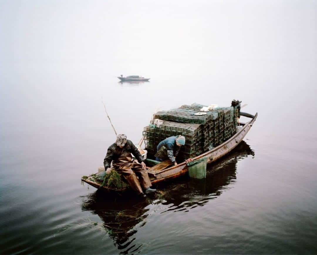 ライカさんのインスタグラム写真 - (ライカInstagram)「For LOBA 2019 winner Mustafah Abdulaziz the project "Water" was the ideal possibility to explore the world, to participate in a relevant and responsible way and to give meaning to this important topic. Check the bio link to get to more about his vision.  #🔴📷 #leica #leicacamera #leicagram #leicaphotography#LeicaOskarBarnackAward #LOBA #LOBA2019 #leicablog #leicaphoto #leica_world #leicaclub #leicasociety #professionalphotography #documentaryphotography」11月28日 0時00分 - leica_camera