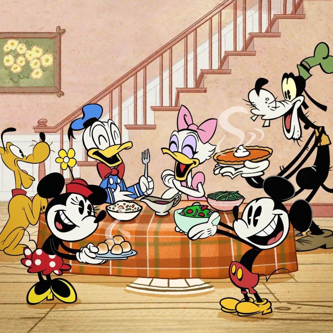 ミッキーマウスさんのインスタグラム写真 - (ミッキーマウスInstagram)「Full hearts and full plates. 🍗🥧 Tag your #Friendsgiving pals! ❤️」11月28日 0時00分 - mickeymouse