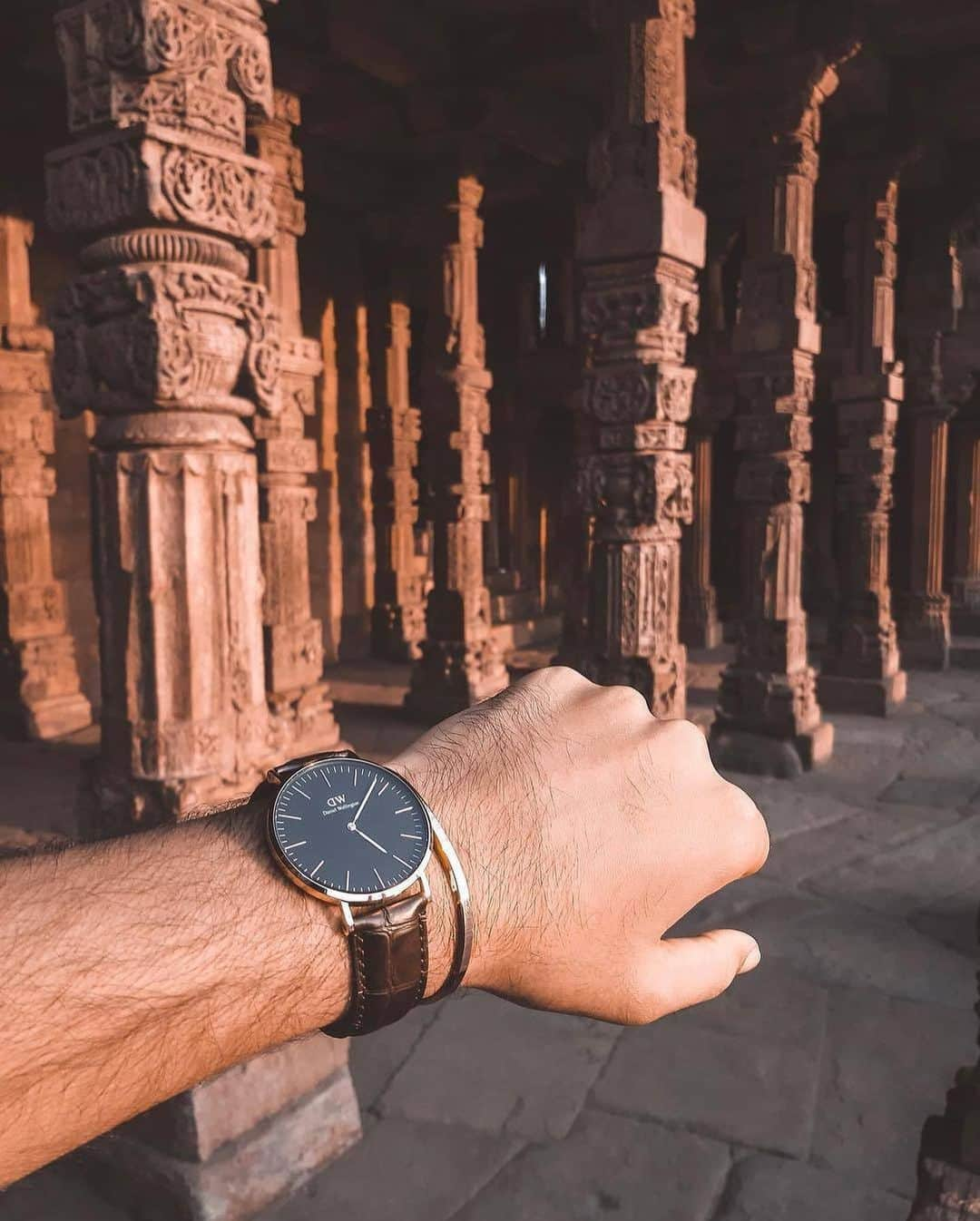 ダニエルウェリントンさんのインスタグラム写真 - (ダニエルウェリントンInstagram)「You heard right, 50% off select items! Swipe through for a look at some of our timepieces that are on 50% off this week🖤#DanielWellington *Offer is available while supplies last and is subject to local variations. Kindly note that it cannot be combined with other Black Friday deals.」11月28日 0時01分 - danielwellington