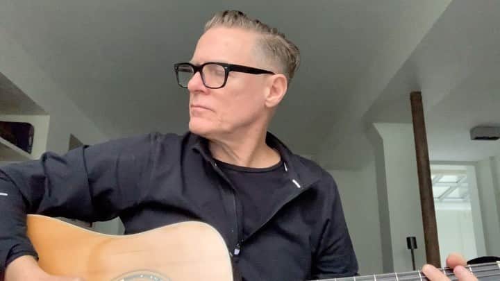 ブライアン・アダムスのインスタグラム：「Squeaky chair cover of the day “let it be me” by the incredible Everly Brothers. When I saw them live I actually wept when they sang this song. (It’s staggering hearing two people singing this in harmony). #songsfromthesqueakychair #everlybrothersletitbeme #bryanadamsshinealight」