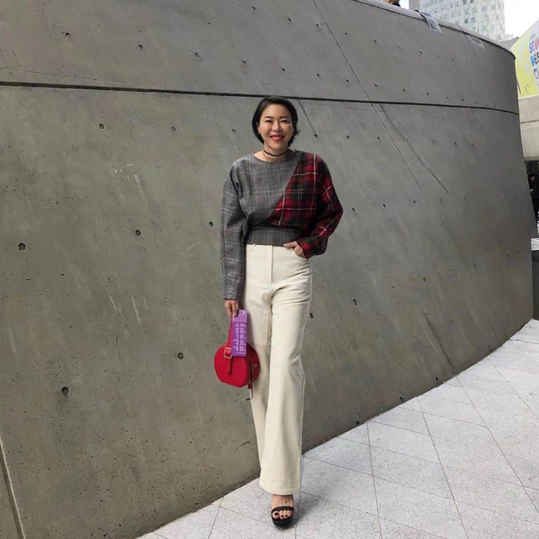 LIECOLLECTIONさんのインスタグラム写真 - (LIECOLLECTIONInstagram)「Holiday plaids are in-store~ Shop the perfect pieces for your holiday look in-store and online! - - - - - #liecollection #holiday #plaid #dresstoimpress #fashionweeklook #weekdaylook #fashionweek #gold #streetstyle #styling  #looks  #라이컬렉션」11月28日 0時11分 - liecollection_