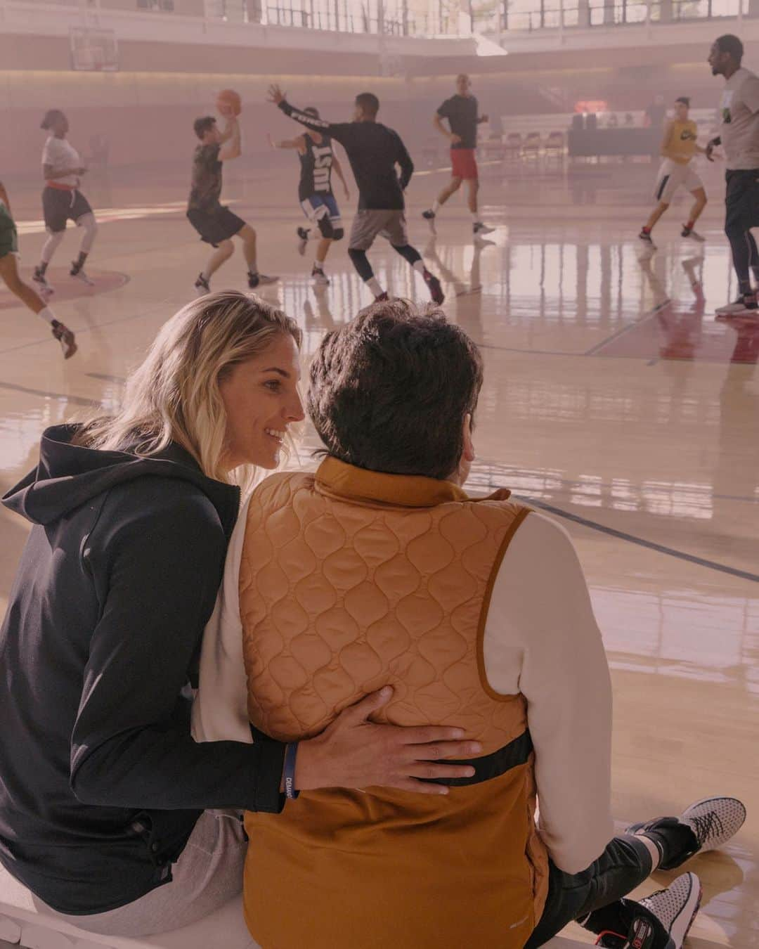 Nike Basketballさんのインスタグラム写真 - (Nike BasketballInstagram)「A game without barriers, inspired by those who continue to carry us.  @de11edonne’s love for the game is linked to her love for her sister, Lizzie. She’s using sport, and her sister’s support, to innovate for every athlete. #JustDoIt」11月28日 0時15分 - nikebasketball