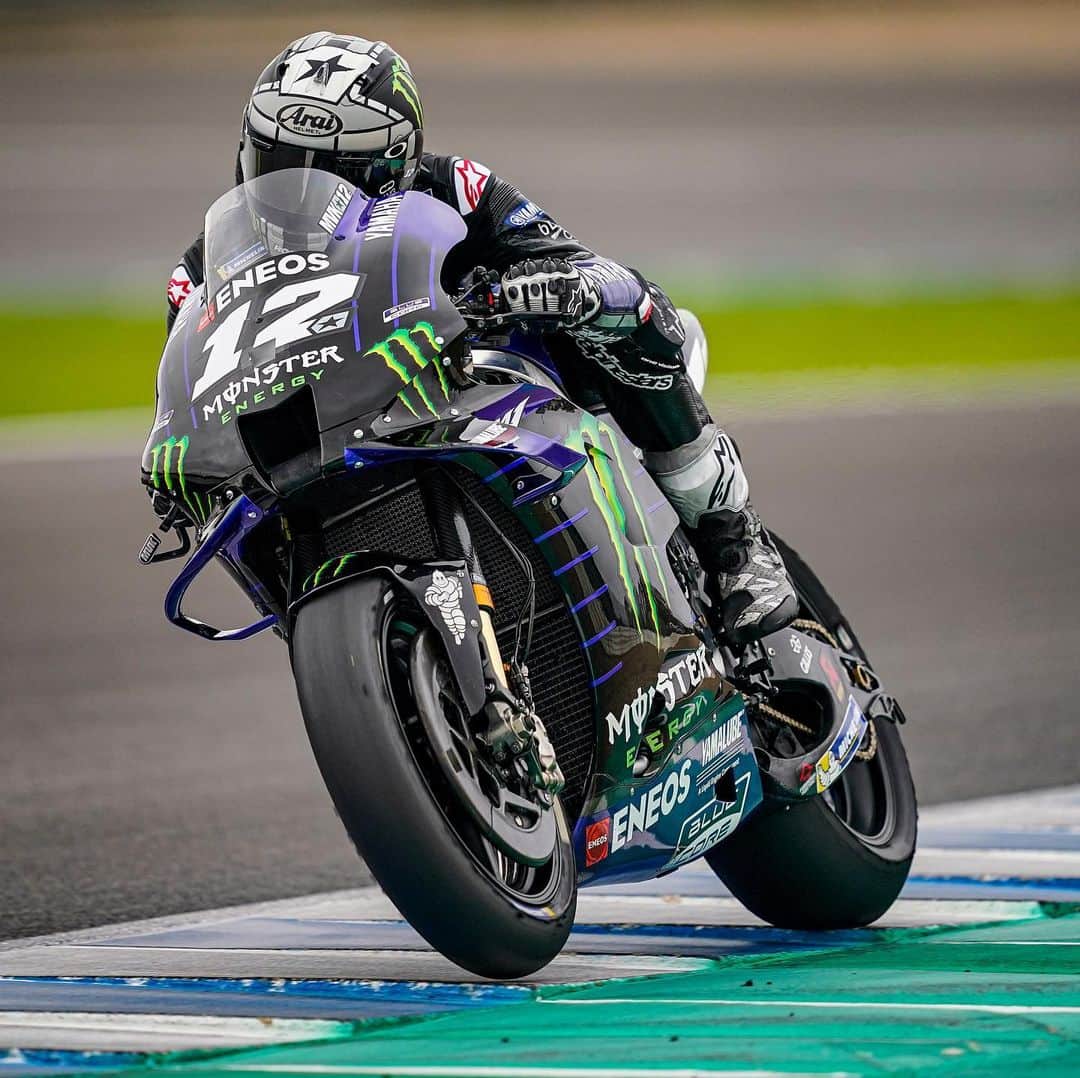 YamahaMotoGPさんのインスタグラム写真 - (YamahaMotoGPInstagram)「@maverick12official 🗣: "Actually, I felt really good on the bike, riding in a really good way. Yesterday, I felt fantastic on all the laps and that is the most important. I end the 2019 season with a great feeling and a lot of motivation, and that keeps you going when preparing for the new season. Yamaha is working really hard, but we’re still working on top speed. For sure in other areas we’re quite strong, but we need to stay focused on improving our weaker areas for the next test in Sepang." . . #MonsterYamaha | #MotoGP | #JerezTest | #MonsterEnergy | #MV12 | #12gang | @monsterenergy」11月28日 0時35分 - yamahamotogp