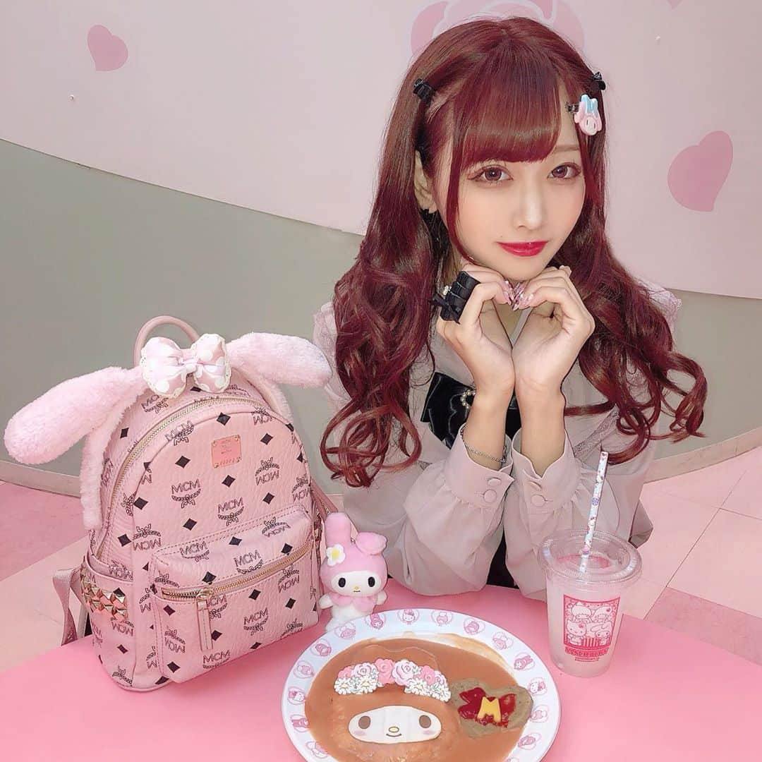 さきぼんさんのインスタグラム写真 - (さきぼんInstagram)「メロちゃんしか勝たん‼️ . カラーは @heartim__lobby 🎀 ブリーチしなくても綺麗なピンクにしてもらえると思います！ . エクステは @pullexte_official のダイヤモンド毛質90本！ 違和感無さすぎていつも地毛に間違えられるー！  渋谷原宿では @s4n5go_fi_ne さんのとこのみ取り扱ってます( ◜ᴗ◝) 私の影響でプルにしたって報告もらうのうれしい。。 . . . #mymelody #マイスウィートピアノ #ピアノちゃん #クロミ #クロミちゃん #地雷 #地雷女 #地雷女子 #マイメロしか勝たん #サンリオ #sanrio #mcm #さきぼんサンリオ」11月28日 0時42分 - sakibon69