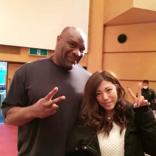 一色亜莉沙さんのインスタグラム写真 - (一色亜莉沙Instagram)「ボブサップさんとご一緒しました((´∀｀)) おっきかった！  #ボブサップ #ポケモンソードシールド  #k1  #格闘技 #総合格闘技 #mma  #那須川天心」11月28日 0時44分 - arisa_isshiki