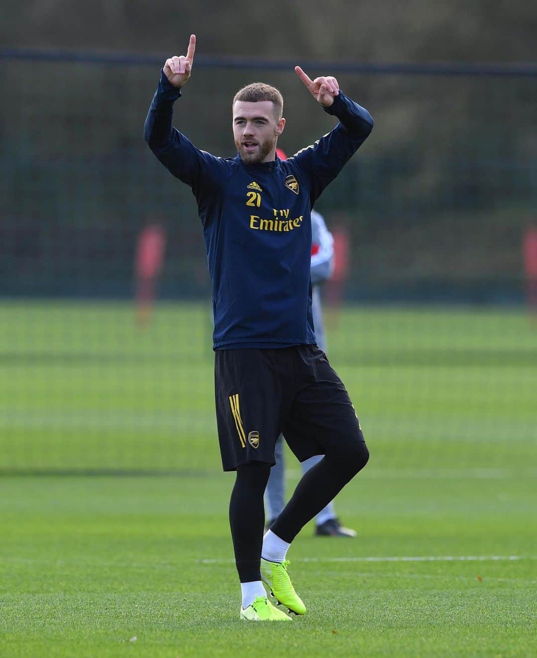 カラム・チャンバースのインスタグラム：「All set for the @europaleague tomorrow! #coyg」