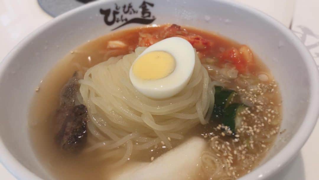 仮眠玲菜のインスタグラム：「10月  #盛岡  #岩手  #ぴょんぴょん舎  #冷麺  #わんこきょうだい」