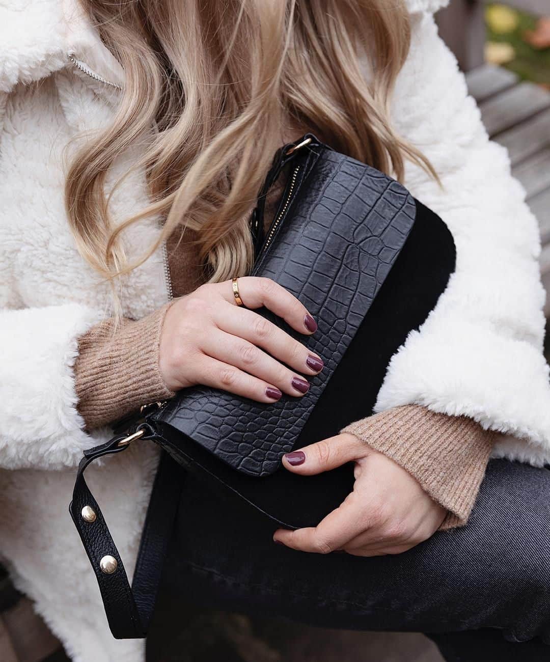 アクセサライズのインスタグラム：「Get carried away and enjoy 20% off everything this #BlackFriday week. 🔎: 7906760300 📷: @staceylouisewhite  Tap the link in the bio to shop now. #Accessorize #Accessorizer」
