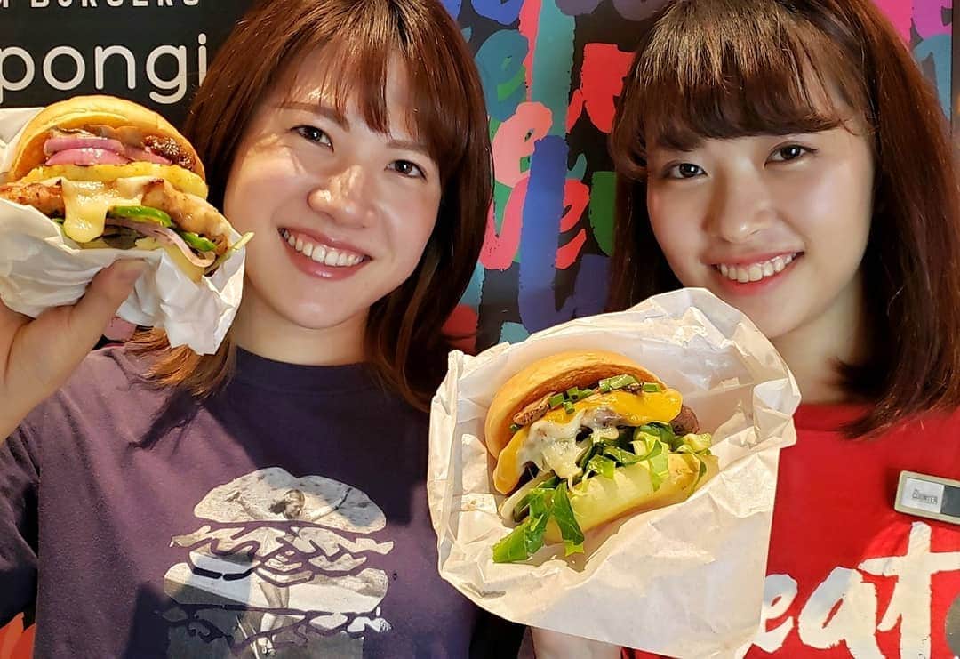 THE COUNTER JAPAN公式さんのインスタグラム写真 - (THE COUNTER JAPAN公式Instagram)「週の折り返し↩️ 今日は、お気に入りのバーガーをテイクアウトして、ゆっくりお家でハンバーガータイムはいかが🍔？ ･ ****************** プロフィールのURLより、HPにてWEB予約を承っております💻  #thecounterjpn#hamburger#recommended#バーガー#食いしん坊#うまし#ピクニック#六本木ハンバーガー#ハンバーガー巡り#ザカウンター#グルメ女子#ハンバーガー好き#グルメ好きな人と繋がりたい#ハンバーガー🍔#東京グルメ#ハンバーガー屋#食べログ高評価#ハンバーガー好きな人と繋がりたい#ハンバーガー大好き#ハンバーガーショップ#ハンバーガーレストラン#おしゃれカフェ#六本木レストラン#肉汁#肉食#ハンバーガー屋巡り#チキン#ハンバーガー美味しい#ハンバーガー生活のすすめ」11月27日 16時12分 - thecounterjpn