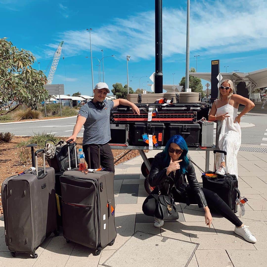 シェパードのインスタグラム：「Arrived in Perth! Y’all know we love to eat so pls leave some recommendations below!! #perthfoodie」