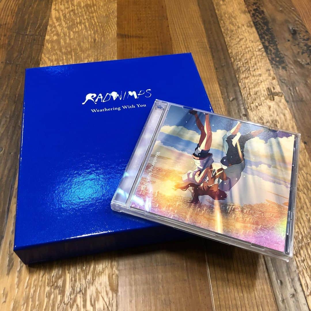 武田祐介さんのインスタグラム写真 - (武田祐介Instagram)「「天気の子 complete version」通常盤・完全生産限定BOXともに本日発売です。 聴いてくれると嬉しいな。 よろしくお願いします！」11月27日 16時23分 - yusuke_takeda_