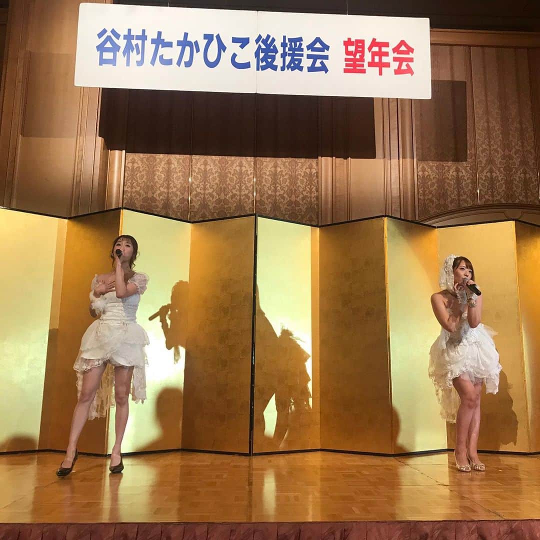 大河内美紗さんのインスタグラム写真 - (大河内美紗Instagram)「望年会で歌ってきました♪はるちゃんと息ぴったりダンス♪東京都議会谷村先生はじめ後援会のみなさまの温かさに幸せいっぱいでした❤️ありがとうございました♪ #望年会　#sdn48 #小原春香 #大河内美紗 #あーる #全国まわりたい #歌をお届け #仲間」11月27日 16時33分 - misa_okochi