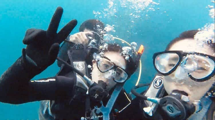 加藤未唯さんのインスタグラム写真 - (加藤未唯Instagram)「初めてのスキューバダイビング🌊⚓️ こわかったけど、楽しかった🥰❤️綺麗やった✨ そしてニモと共演🐠⋆* #ダイビング #海 #石垣島 #沖縄 #目つぶってるけど私です #耳抜き大変やった」11月27日 16時49分 - miyukato1121