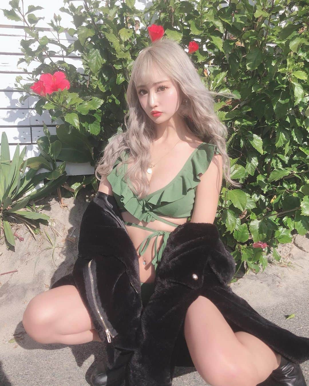 SHIHOさんのインスタグラム写真 - (SHIHOInstagram)「. . #shooting 🦋👄👙💕 早くビキニたくさん着たい🤳 . . outer✨ @onespoofficial  bikini✨ @mmselect . . #ootd #love #me #japan #tokyo #shooting📷」11月27日 17時00分 - cham_pipi
