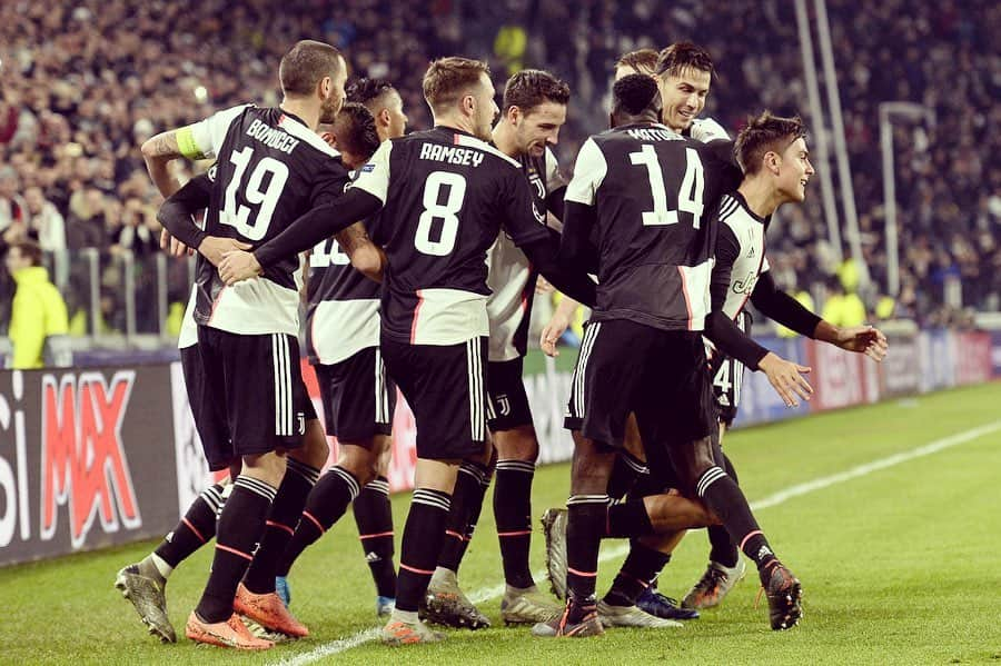 アーロン・ラムジーさんのインスタグラム写真 - (アーロン・ラムジーInstagram)「Good job boys, another important win 💪🏼 first in the group ✅ @championsleague #forzajuve」11月27日 17時01分 - aaronramsey