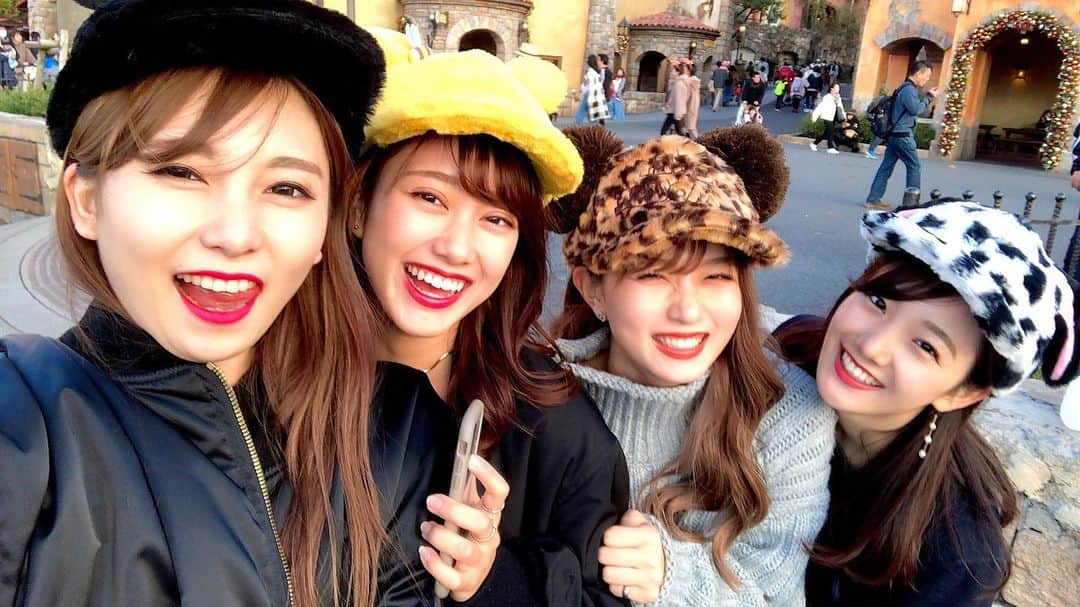 水越愛華さんのインスタグラム写真 - (水越愛華Instagram)「みんな歯並びよすぎ！！！😬🌟 #tokyodisneysea」11月27日 17時02分 - iamemika21