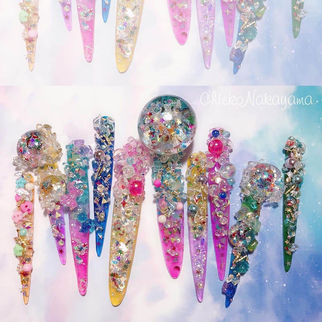 なかやまちえこのインスタグラム：「アクアリウムネイル💫 #nail #nails #nailart #ネイル #美甲 #ネイルアート  #clou #nagel #ongle #ongles #unghia #japanesenailart #manucure #네일 #젤네일 #네일아트 #네일리스트 #japanesenails #manicurist #gelnails #أظافر #longnails #スノードーム #スノードームネイル #snowdome #4dnails #4dネイル #snowdomenails #アクアリウムネイル #aquariumnails ⠀ PREGELミューズ　クリアカラーシリーズ使用」