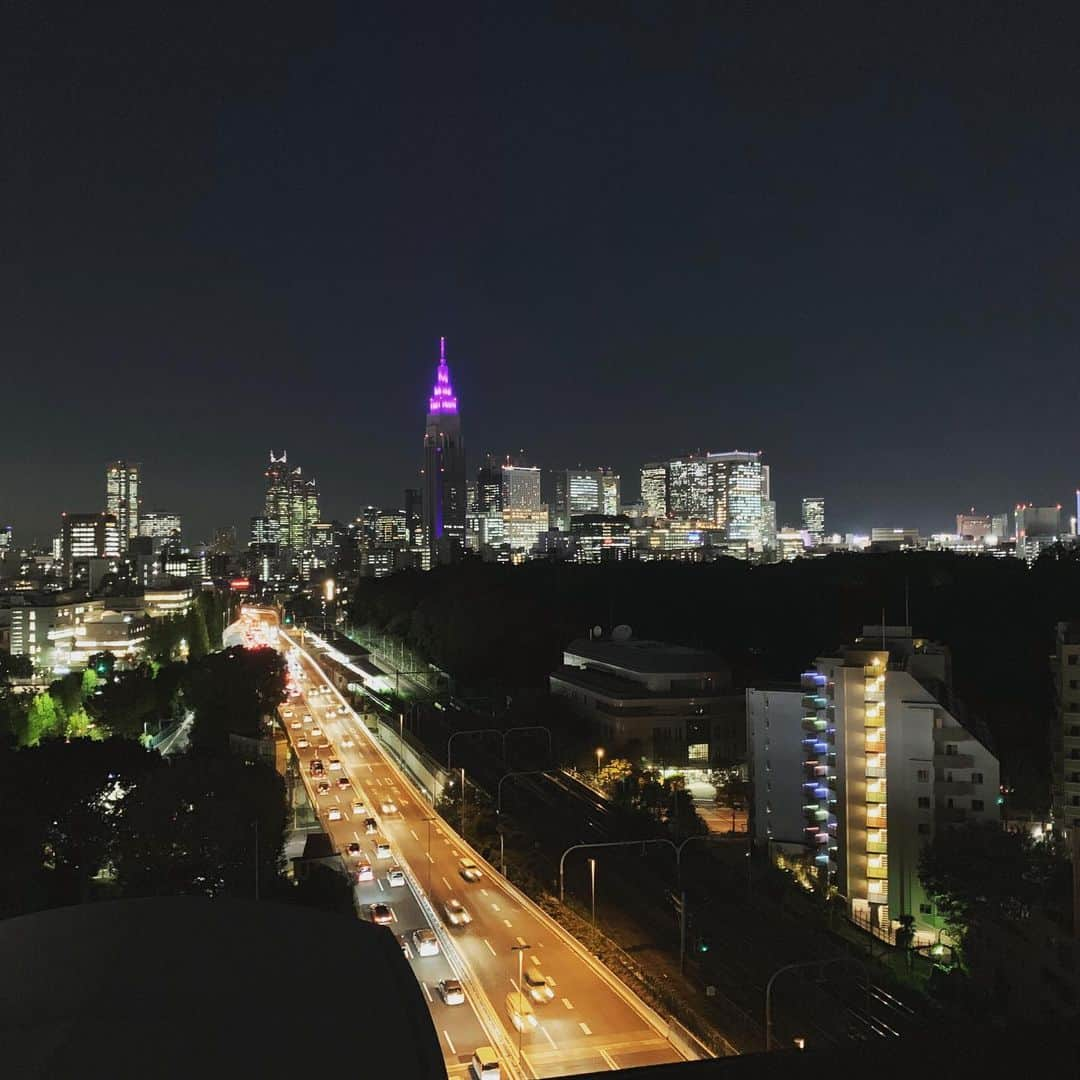 鈴木啓太さんのインスタグラム写真 - (鈴木啓太Instagram)「夜景が綺麗🌙 ・ ・ 内覧&宿泊会part2 ・ ・ シングルから二世帯で使えるタイプまで！ 最上階はバルコニーが部屋より広い。 ・ ・ 都会の中で、新国立競技場と緑に囲まれた外苑前に是非！ ・ ・ #三井ガーデンホテル神宮外苑の杜プレミア #新国立競技場 #神宮外苑 #ホテル #athlete #hotel #trip #businesstrip #pr」11月27日 17時11分 - keita.suzuki.official