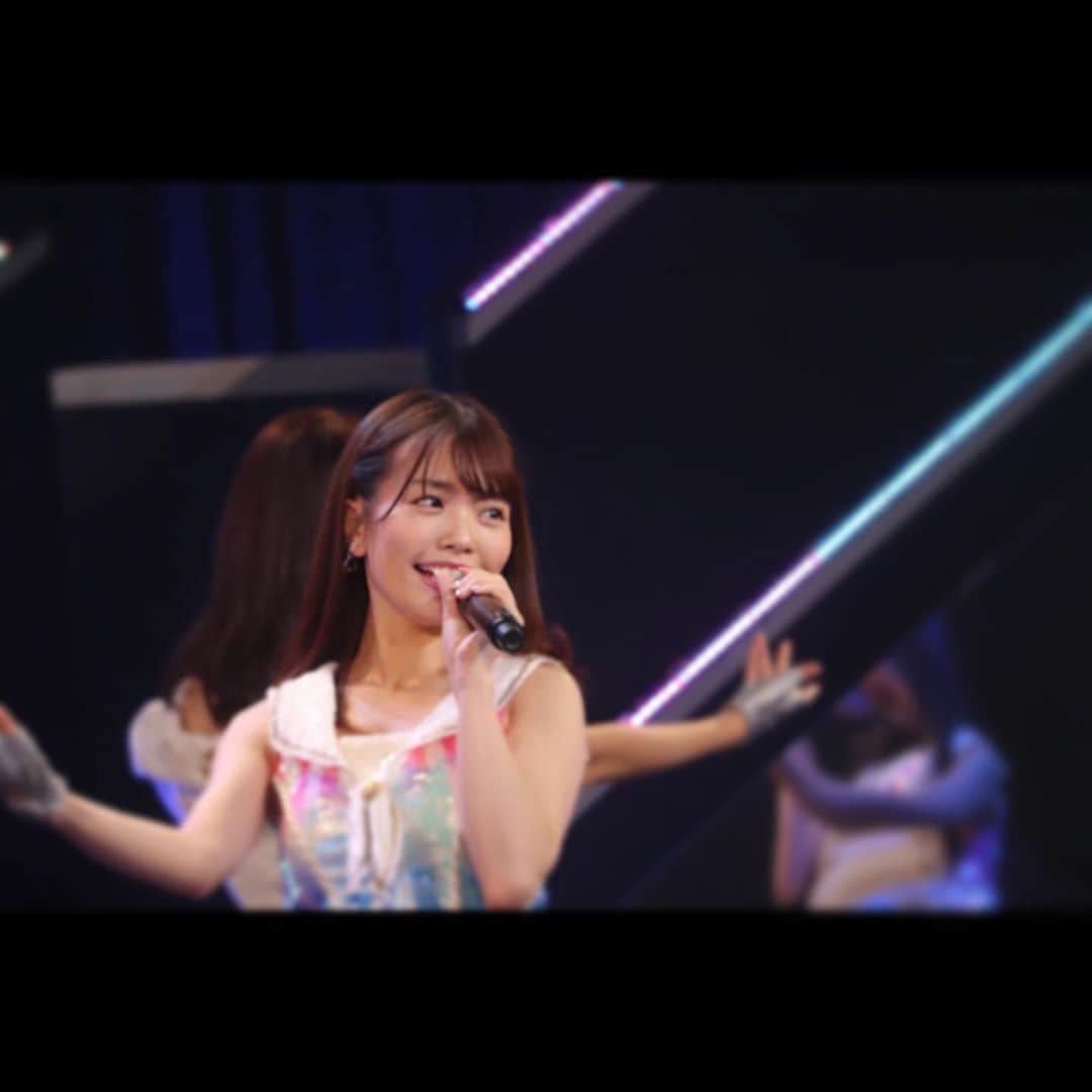 渕上舞さんのインスタグラム写真 - (渕上舞Instagram)「2019.11.26.﻿ HKT48 8th Anniversary✨﻿ ﻿ 8年前の私は、毎日塾に通う普通の中3でした。﻿ 受験生で忙しい日々の中でも、HKTのことがずっと気になっていたのを覚えています。﻿ ﻿ オーディション、やっぱり受ければよかったなぁとモヤモヤした気持ちになったのも、あの時の1期生さんが私にとってキラキラ見えたからで…！﻿ 同期と同じぐらい一緒にいて仲良くしてもらっているけど、今もずっと尊敬する先輩たち。﻿ いつも感謝の気持ちでいっぱいです😌💕﻿ 改めて、おめでとうございます！﻿ ﻿ そして、いつもグループを応援してくださる皆さんのおかげで、8周年という節目を迎えることができました！﻿ 本当にありがとうございます🎉﻿ ﻿ 1周年から8周年まで、HKTの歴史の中でも、ほとんどいるんだなと思うと、先輩になったな〜と。﻿ これからも初心を大切に頑張っていきます🙏✨﻿ ﻿ ﻿ 最後の一枚は大好きで尊敬する同期たちと📸﻿ 全部見てね🙆‍♀️﻿ ﻿ #HKT8周年 #にっこにこ2期」11月27日 17時23分 - mai_fuchigami_48