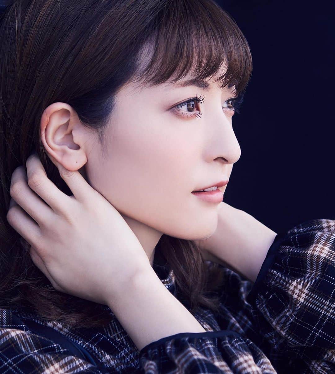 maisondefleur_pressさんのインスタグラム写真 - (maisondefleur_pressInstagram)「. . 神田沙也加さん（ @sayakakanda ）が 手掛ける新レーベル、 𝐌𝐚𝐢𝐬𝐨𝐧 𝐝𝐞 𝐅𝐋𝐄𝐔𝐑 𝐏𝐞𝐭𝐢𝐭𝐞 𝐑𝐨𝐛𝐞 𝐜𝐚𝐧𝐨𝐧𝐞 2019 Winter Collection . 明日11/28(thu)20:00より 公式通販ストライプクラブで販売開始！ Back Ribbon Check Stand Collar Dress  上品さもあるスタンドカラーのワンピース。 胸元のボタンや後ろ姿のリボンにも注目！ (※リボンはお取り外しが可能です） . 360度どこから見ても可愛い1枚♪ ウエスト部分は太めの切替えになっているので スタイルアップ効果も期待できそう◎ . 《着用サイズ:S》 model:160cm . ※おひとり様1カラー1サイズにつき1点までのご購入とさせていただきます . 【ご注文時の注意】 ※カートに入れた後、 1時間が経過しますとカートから自動で削除されて しまいますのでご注意下さい。 また、お買物の途中にネット接続を 切断したりした場合も同様になります。 . #神田沙也加 #kandasayaka #conductor #fashion #newlabel #maisondefleurpetiterobe #maisondefleurpetiterobecanone #maisondefleur #2019autumndebut #コンダクター #指揮者 #新レーベル #デビュー #2019冬#ワンピース#ドレス#チェック#チェックワンピース#リボン」11月27日 17時18分 - maisondefleur_press