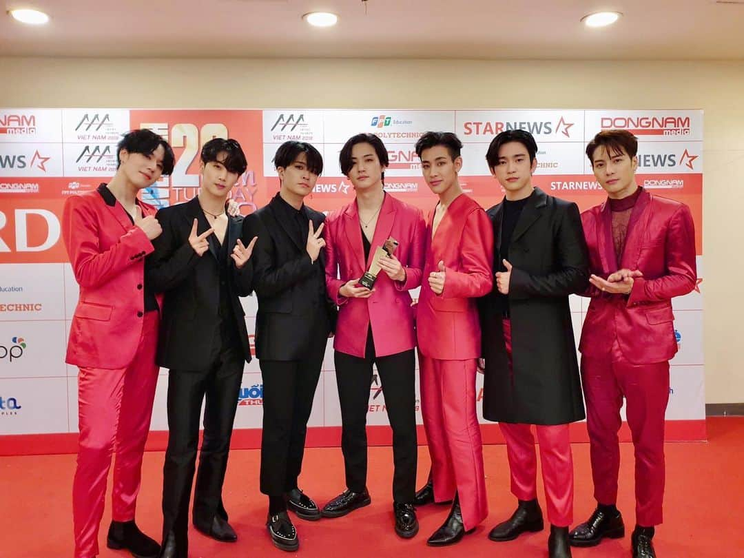 GOT7さんのインスタグラム写真 - (GOT7Instagram)「[ #GOT7NOW ] 갓세븐이 #2019AAA 올해의 퍼포먼스 대상🏆 베스트 케이컬처상🏆 을 수상했습니다! 갓세븐과 함께 발맞추어 걸어와준 아가새, 고맙습니다!🐥 2020년은 갓세븐으로 인해 더 따뜻한 한 해가 될 수 있도록 노력할게요!💚 #GOT7 #갓세븐 #IGOT7 #아가새 #GOT7_PROUD_OF_IGOT7」11月27日 17時25分 - got7.with.igot7