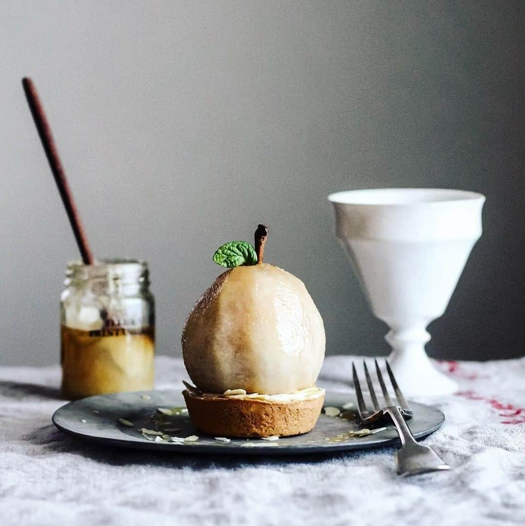 KANEBO OFFICIALさんのインスタグラム写真 - (KANEBO OFFICIALInstagram)「PEAR TART 味わい深き秋の風情。 Mellow out with the delicate flavor of autumn. 写真提供：@thinkofadream_2 #pear #tart #kitchen #sweets #teatime #delicious #cookingram #cooking #homemade #myfavorite #happy #foodstagram #autumn #洋梨 #タルト #洋梨のタルト #スイーツ #秋の味覚 #休日 #手作り #自家製 #ご褒美 #今日のおやつ #おうちカフェ #暮らしを楽しむ #丁寧な暮らし #贅沢な時間 #豊かな生活	 #kaneboglobal #kanebo」11月27日 17時30分 - kaneboofficial