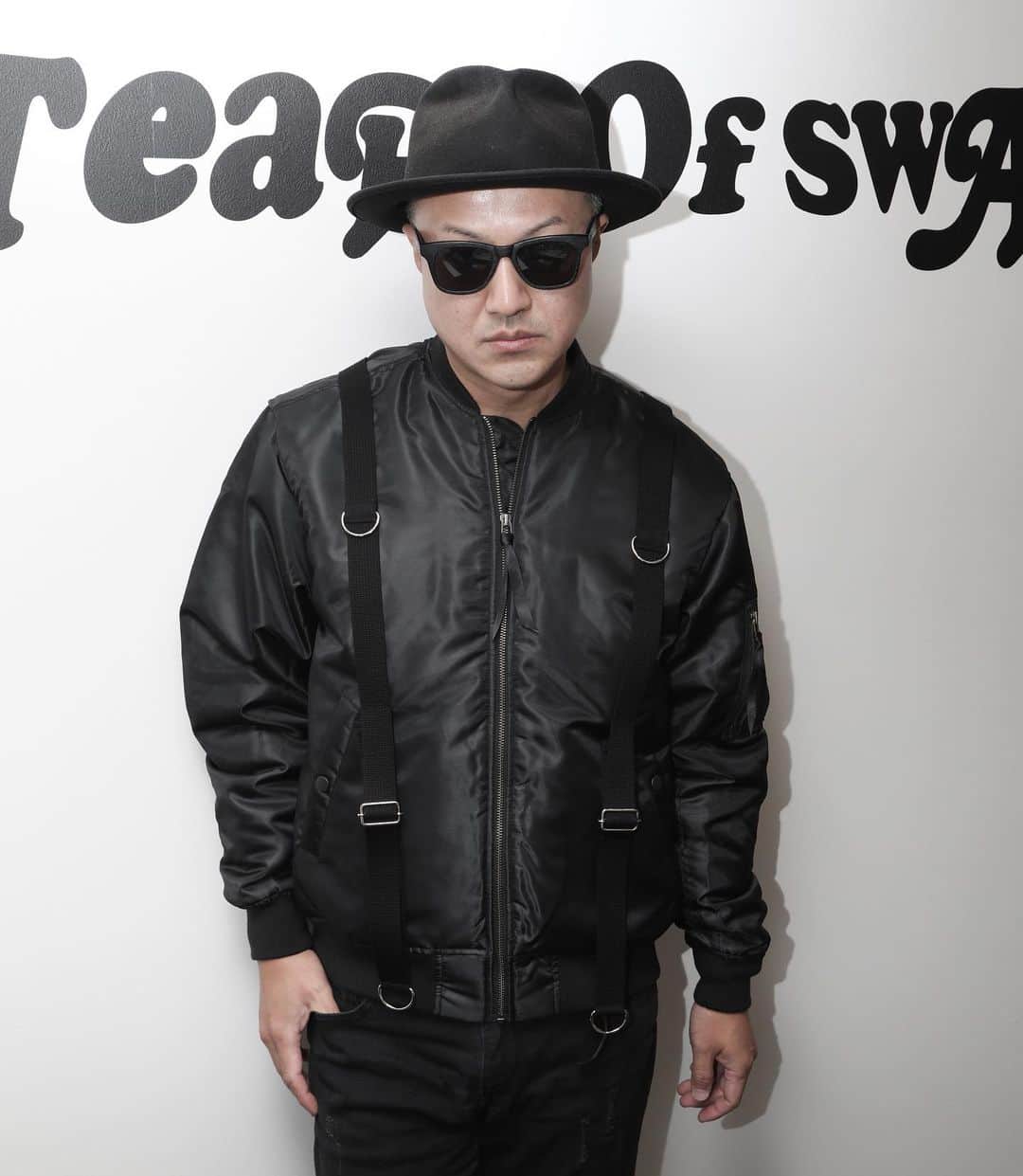 のインスタグラム：「TEARS OF SWAN-DEFORMATION MA-1 JACKETになります!! atelier shop店頭、official webshopにて引き続きオーダー受付中ですが間も無く完売になりますので宜しくお願い致します(^^)🧥 http://tears-of-swan.shop-pro.jp/?pid=146781195 (webshopのオーダー分は12月上旬〜中旬販売開始、売切次第終了、再販売はありません) ※プロフィール下のURLからofficial websiteがご覧頂けます  @tears_of_swan  #tearsofswan #ma1jacket  #ma1 #エムエーワン」